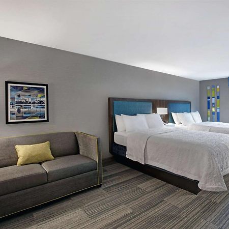 Hampton Inn Westfield Exterior photo