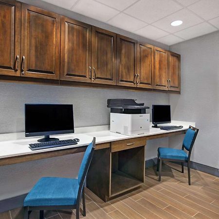 Hampton Inn Westfield Exterior photo