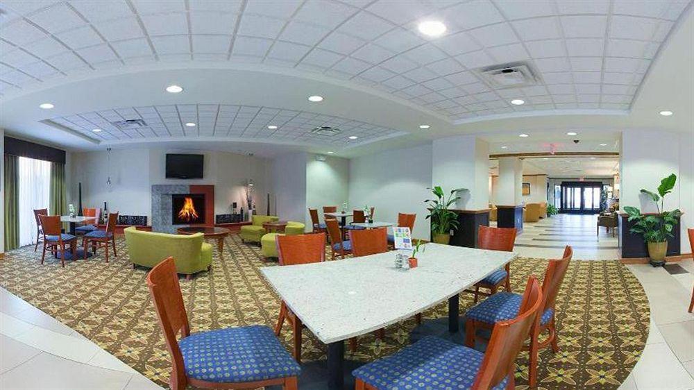Hampton Inn Westfield Exterior photo