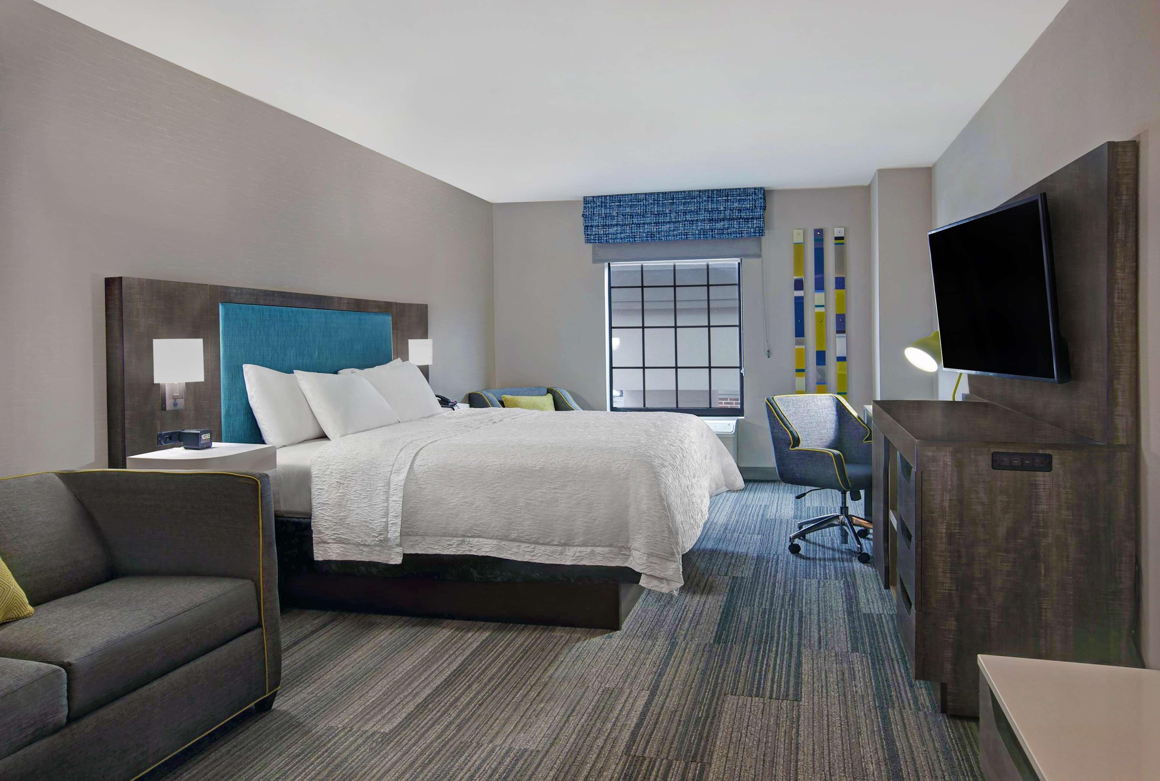 Hampton Inn Westfield Exterior photo