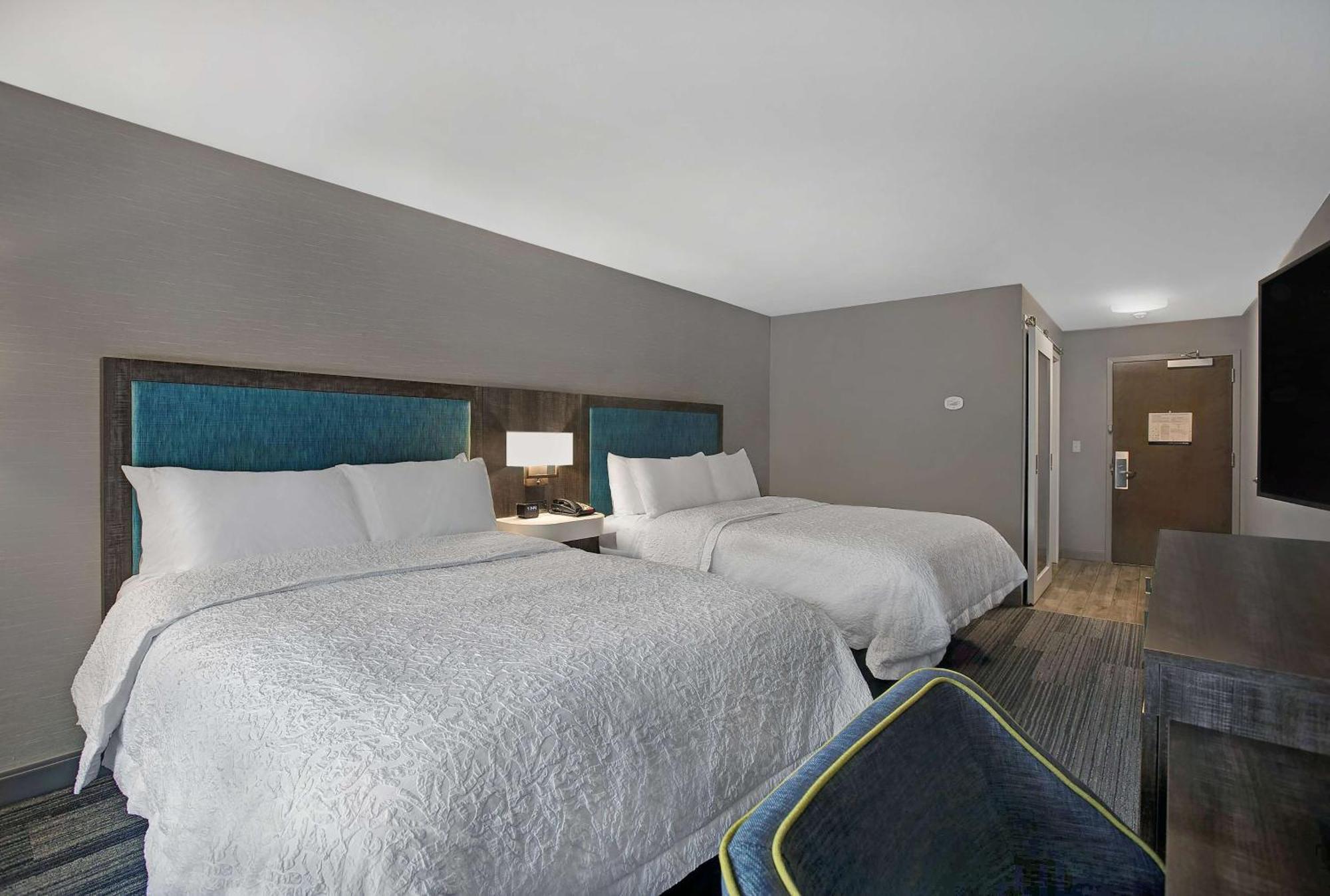 Hampton Inn Westfield Exterior photo