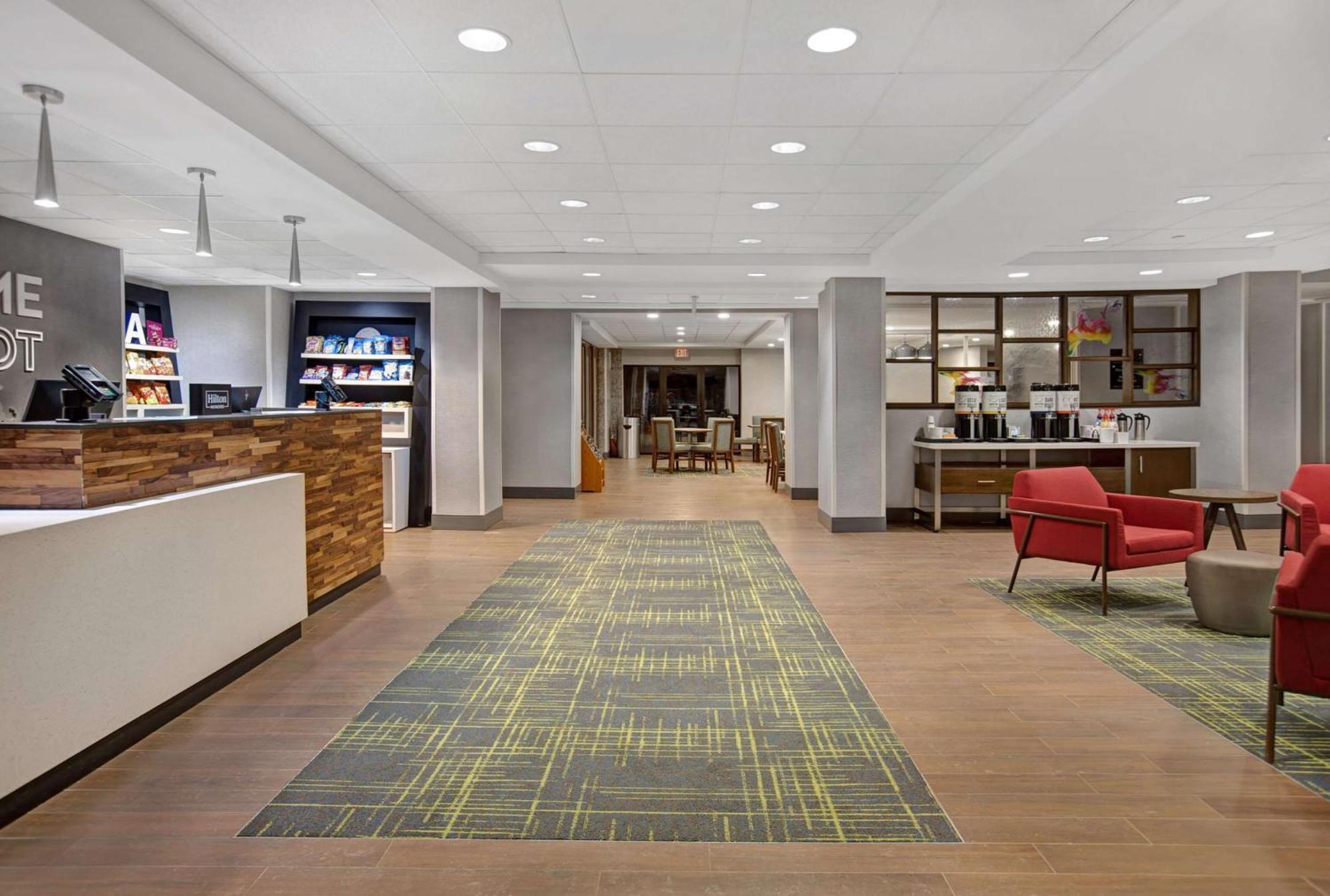Hampton Inn Westfield Exterior photo