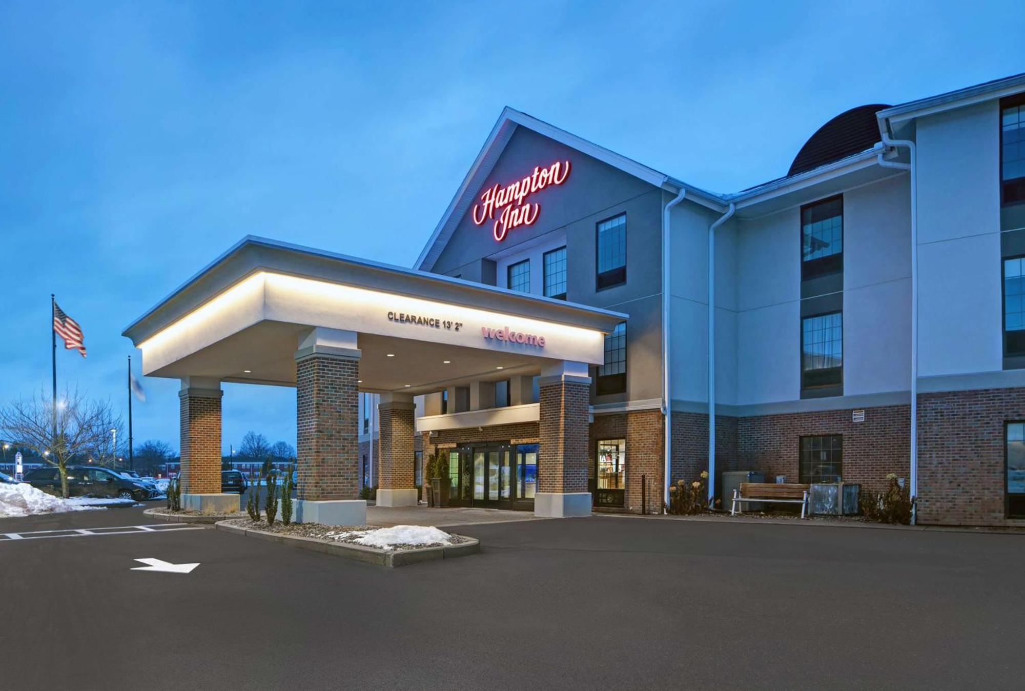 Hampton Inn Westfield Exterior photo